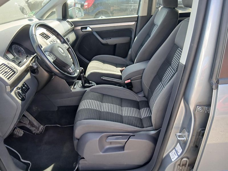 Volkswagen Touran 1.9 TDI, United, 6 rychl. - fotka 16 z 34