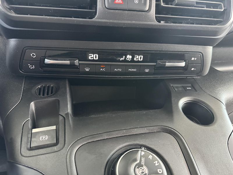 Peugeot Rifter (2022) 1,2 Aut. Allure Pack 7.Míst L2 - fotka 15 z 25