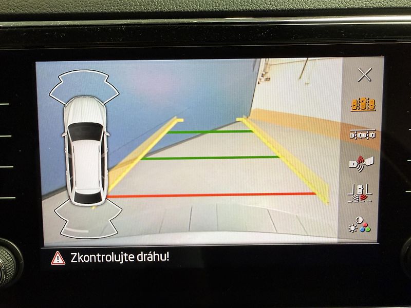 Škoda Superb 2.0 TDI 147kW Style Combi DSG - fotka 7 z 14