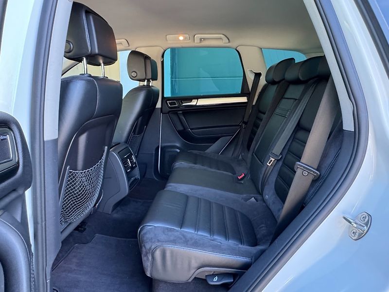 Volkswagen Touareg (2012) 3.0 TDi R-LINE 4motion - fotka 10 z 49