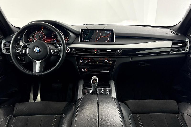 BMW X5 xDrive40d - fotka 15 z 25