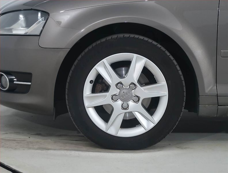 Audi A3 (2011) 1.6 TDI, Tempomat - fotka 14 z 18