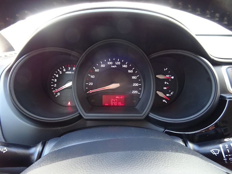 Kia Rio (2017) 1.2i,61kW,1majČR,S.kni,ALU - fotka 9 z 22