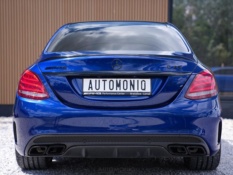 Mercedes-Benz Třídy C (2017) C 63 AMG Burmester, Head-Up - fotka 33 z 37