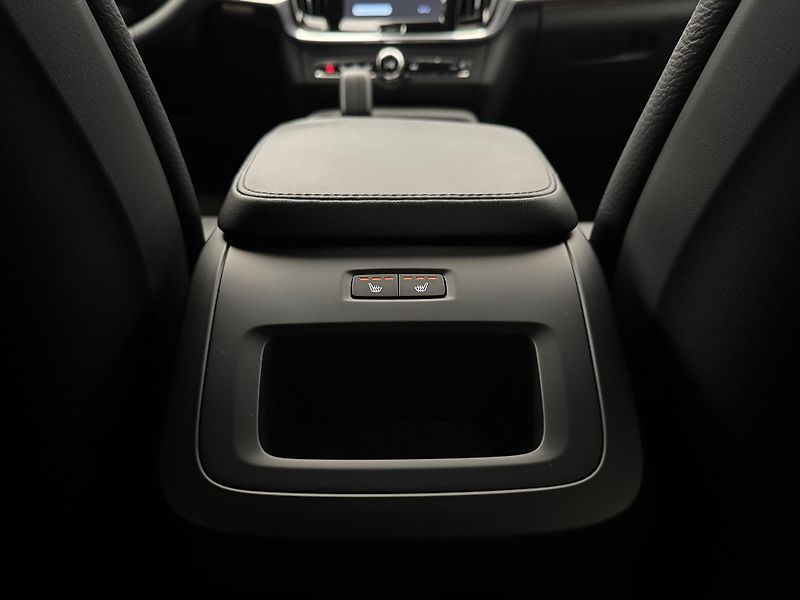 Volvo V90 B5 AWD PLUS DARK REZERVACE - fotka 26 z 36