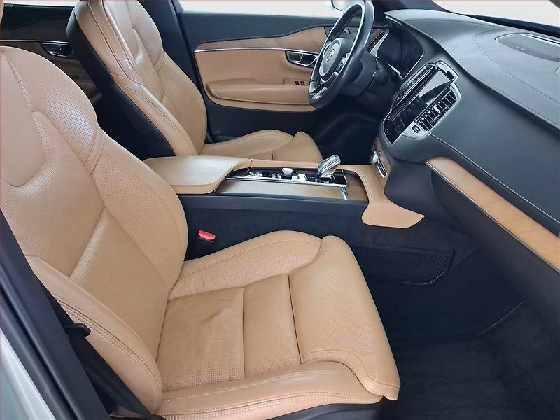 Volvo XC90 (2020) D5 AWD - fotka 9 z 27