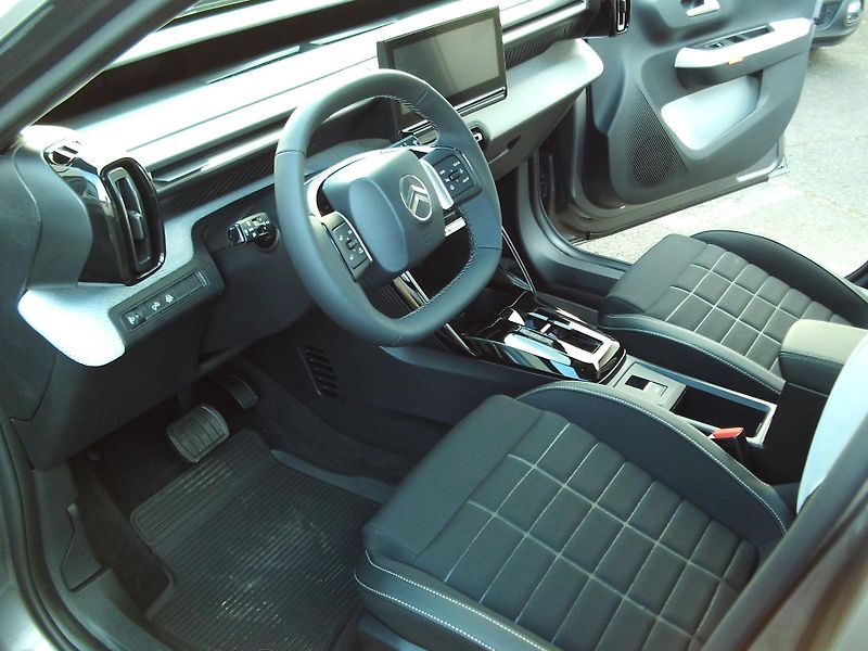 Citroën C3 MAX Hybrid 110k Automatic - fotka 8 z 17