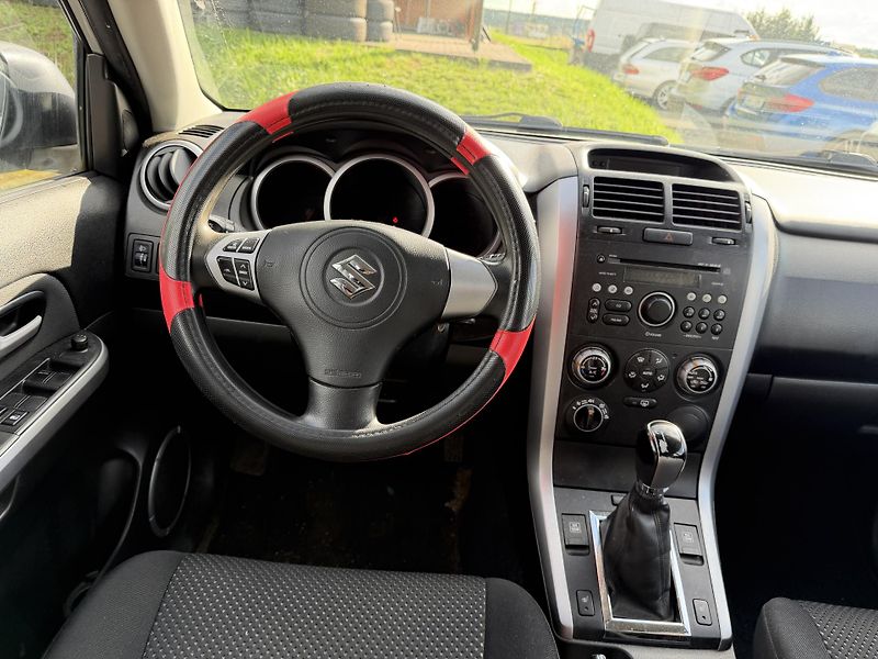 Suzuki Grand Vitara 2.0i 4x4,AC - fotka 13 z 21