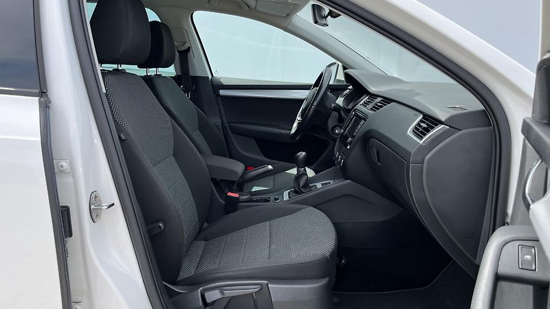 Škoda Octavia Combi 1.6 TDI Ambition - fotka 21 z 31