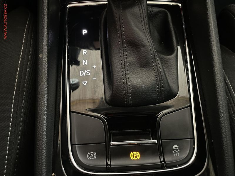 Škoda Karoq (2019) 1.6 TDi, Style, DSG, navi, - fotka 16 z 16