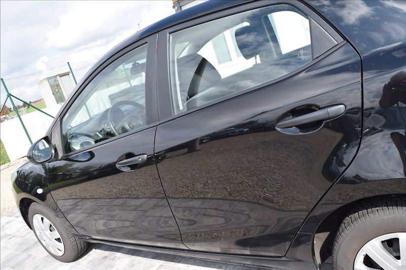Mazda 2 1,4 i 55KW KLIMA - fotka 9 z 35