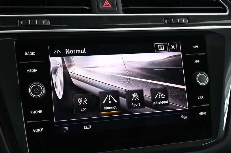 Volkswagen Tiguan (2021) 2.0 4Motion LED Matrix DSG ACC - fotka 17 z 35