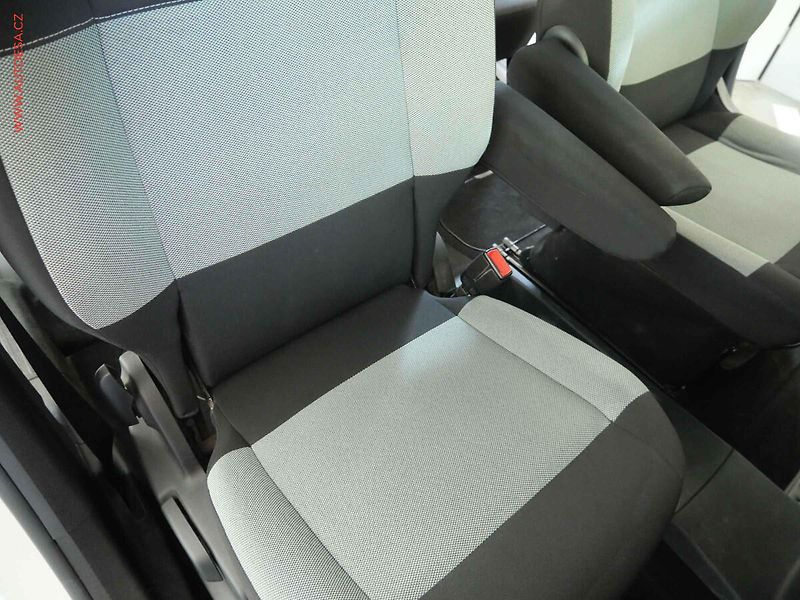Citroën Berlingo (2019) 1.2T, 1.maj,ČR, Feel, AC - fotka 11 z 21