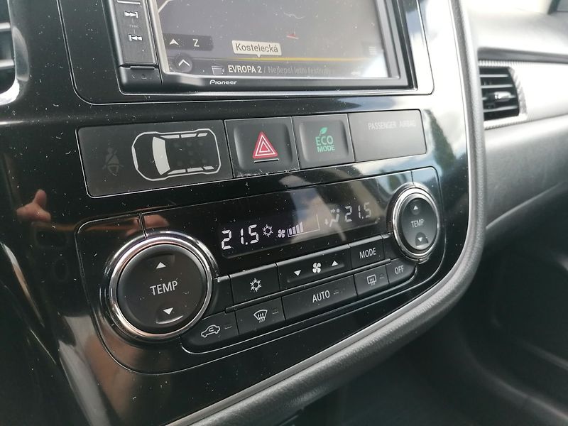Mitsubishi Outlander (2017) 2.2DI-D 4WD 132kW ČR - fotka 11 z 19