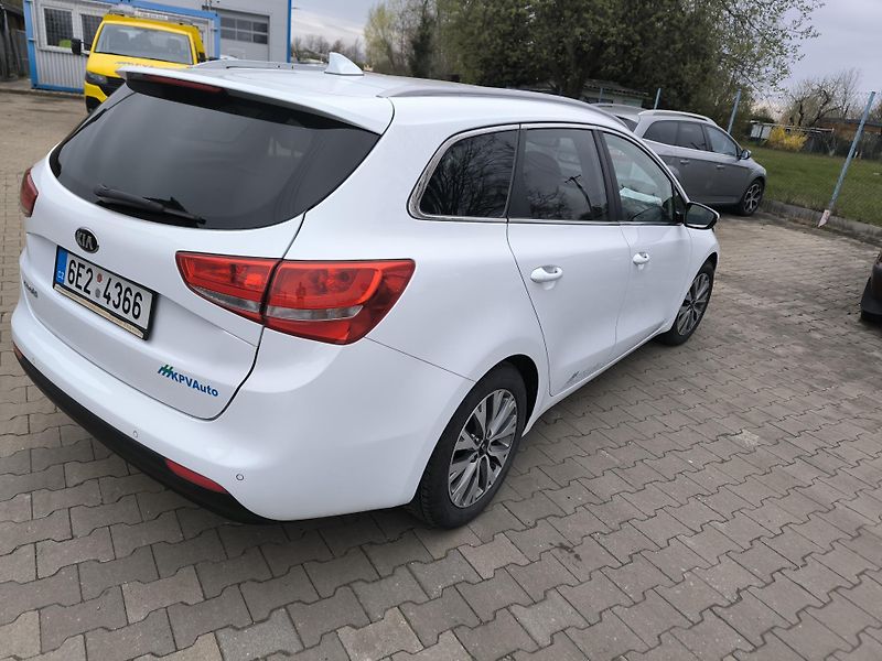 Kia Ceed SW (2018) TOP - fotka 2 z 3
