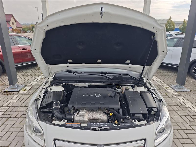 Opel Insignia 2,0 CDTi automat  Edition - fotka 19 z 24