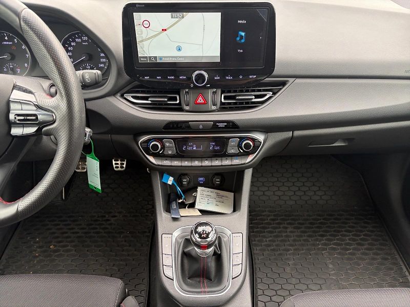 Hyundai i30 (2022) N LINE 1.5T-GDI 118kW CZ DPH - fotka 10 z 11