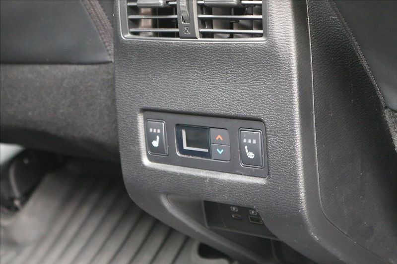 Mitsubishi Outlander 2,4 PHEV, 7míst, Tažné - fotka 42 z 56
