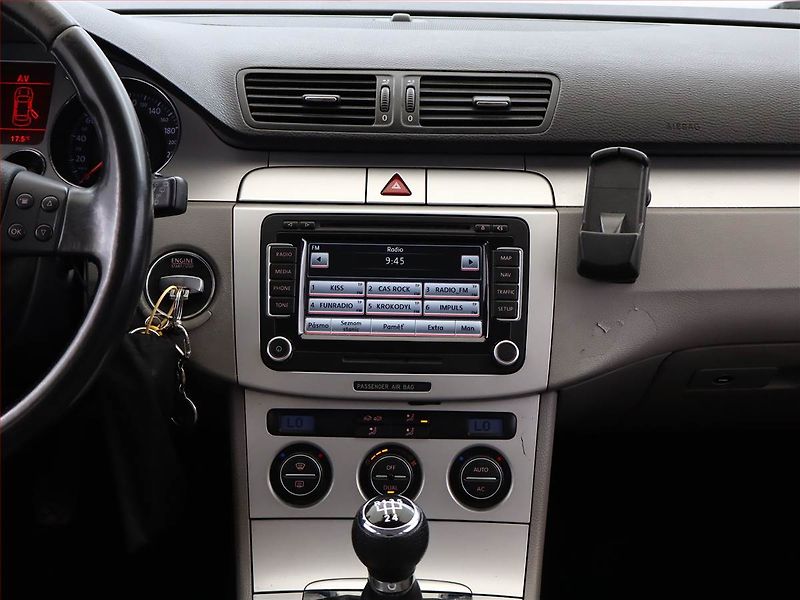 Volkswagen Passat (2009) 1.9 TDI, po STK, Tažné - fotka 9 z 15