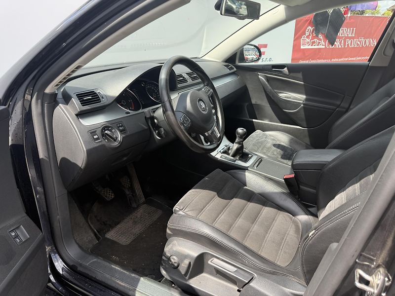 Volkswagen Passat (2009) 2.0 TDI Sportline  - fotka 17 z 21