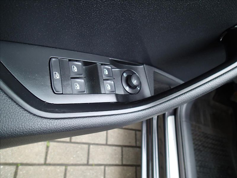 Škoda Superb 2,0 TDi, DSG, 4x4 , Tažné - fotka 12 z 48