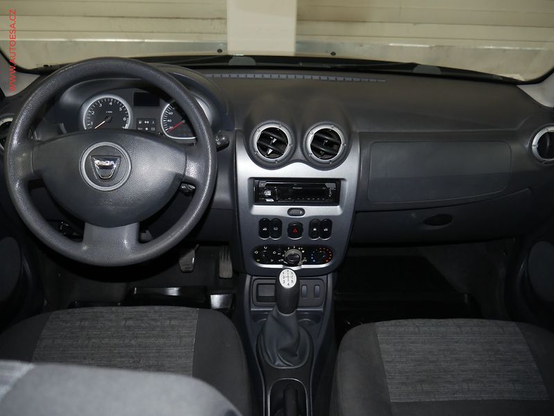 Dacia Duster (2011) 1.6i, ČR, AC - fotka 8 z 17