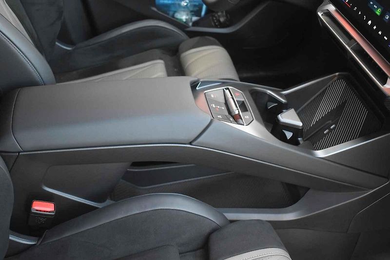 BMW iX3 je rozhodně dostatečně velký rodinný elektromobil.