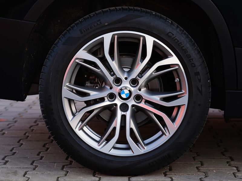 BMW X2 sDrive18i Advantage,ShadowLine - fotka 14 z 31