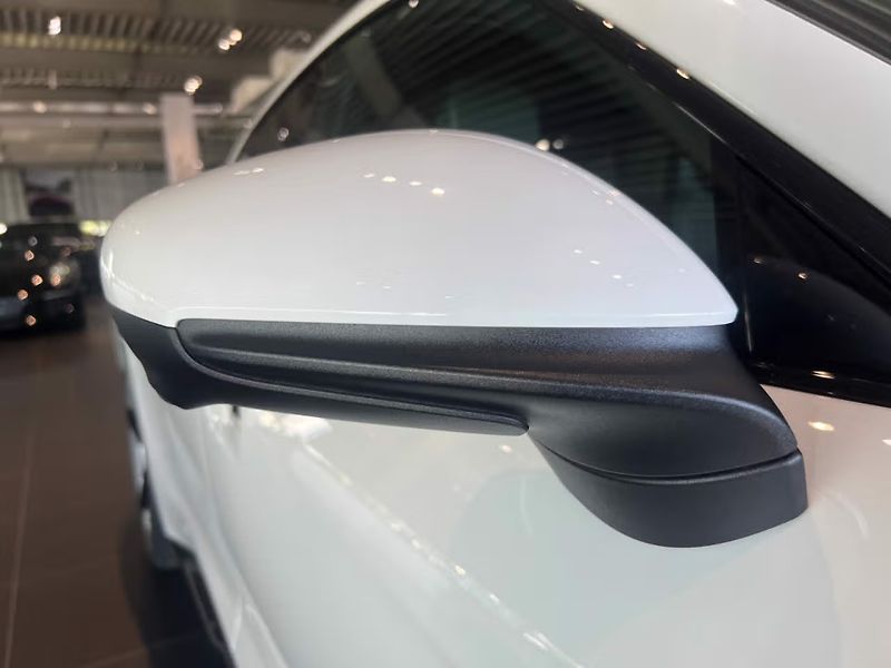 Porsche Taycan Sport Turismo HuD Pano Soft - fotka 12 z 25