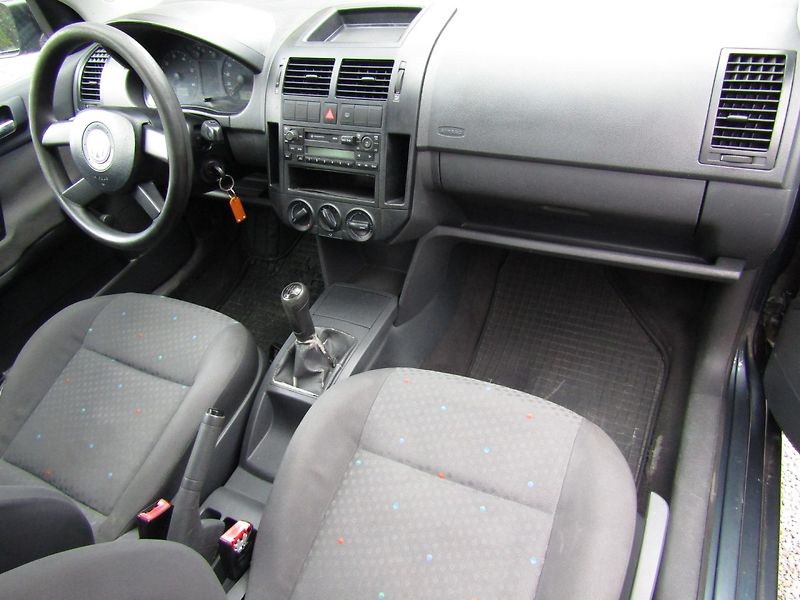 Volkswagen Polo (2005) 1.2i 40kW   CZ PŮVOD - fotka 14 z 31