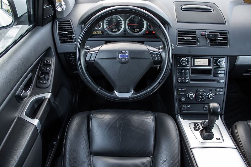 Volvo XC90 - fotka 12 z 26
