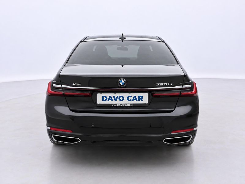 BMW Řada 7 4,4 390kW 750Li xDrive CZ - fotka 6 z 39