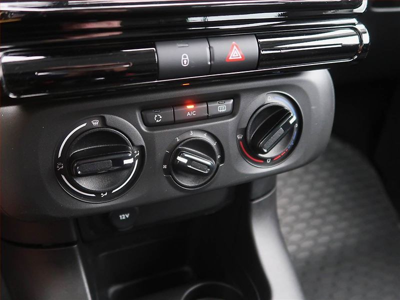 Citroën C3 (2024) Feel 1.2 PureTech, ČR,1.maj - fotka 20 z 20