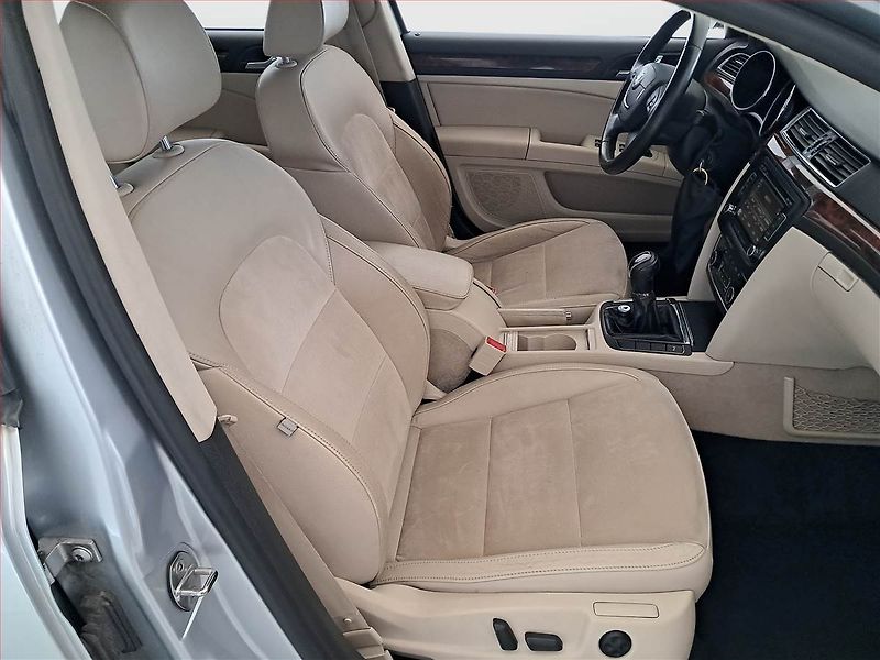 Škoda Superb (2008) Elegance 1.8 TSI, po STK - fotka 9 z 17