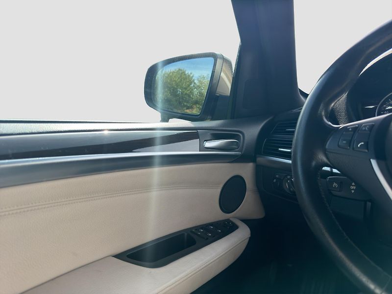 BMW X5 (2010) - fotka 13 z 28