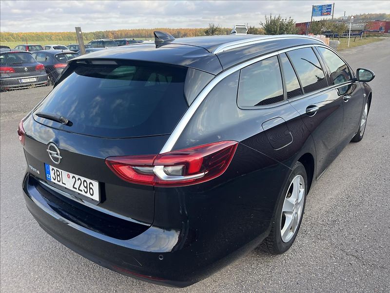Opel Insignia 1,6 CDTi 100kW SPORTS TOURER - fotka 6 z 43