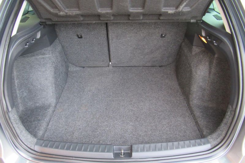 Seat Ibiza 1.2i  AUT. KLIMA TAŽNÉ - fotka 18 z 21