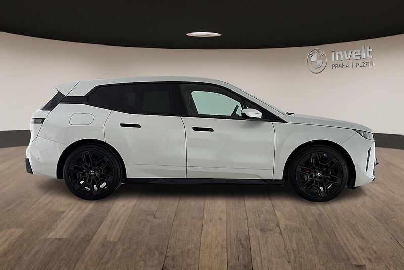 BMW iX xDrive45 - fotka 2 z 24