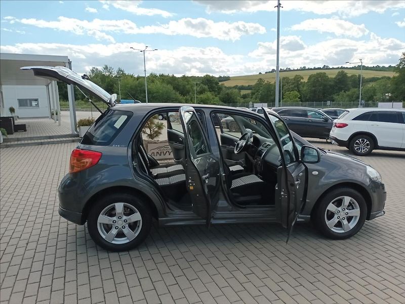Suzuki SX4 1,6 REZERVACE - fotka 13 z 47