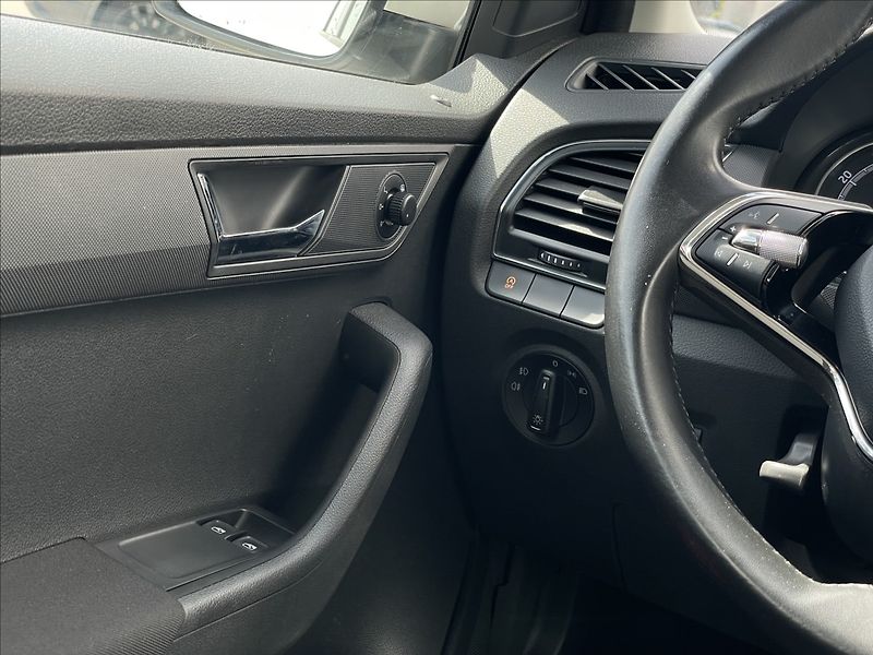Škoda Fabia 1,0 TSI Combi Ambition Plus - fotka 14 z 23