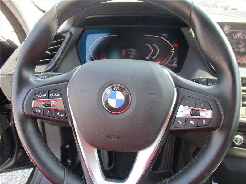 BMW Řada 1 1,5 118i,automat,servis,DPH,CZ - fotka 19 z 29