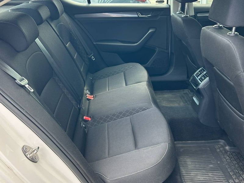 Škoda Superb (2017) 2.0 TDI Active - fotka 8 z 23