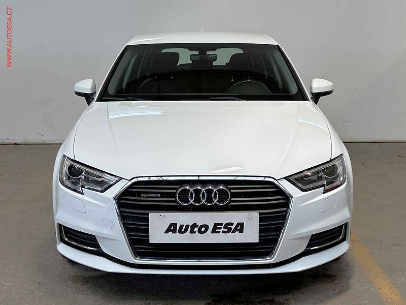 Audi A3 (2018) 2.0 TFSI quattro, AT, navi - fotka 2 z 17