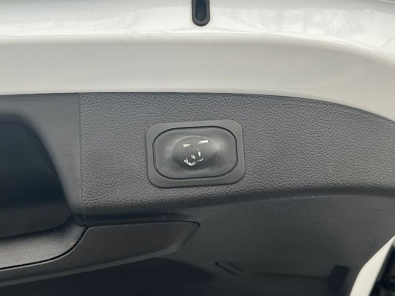 Ford Focus 2.0 EB Titanium LED - fotka 33 z 66