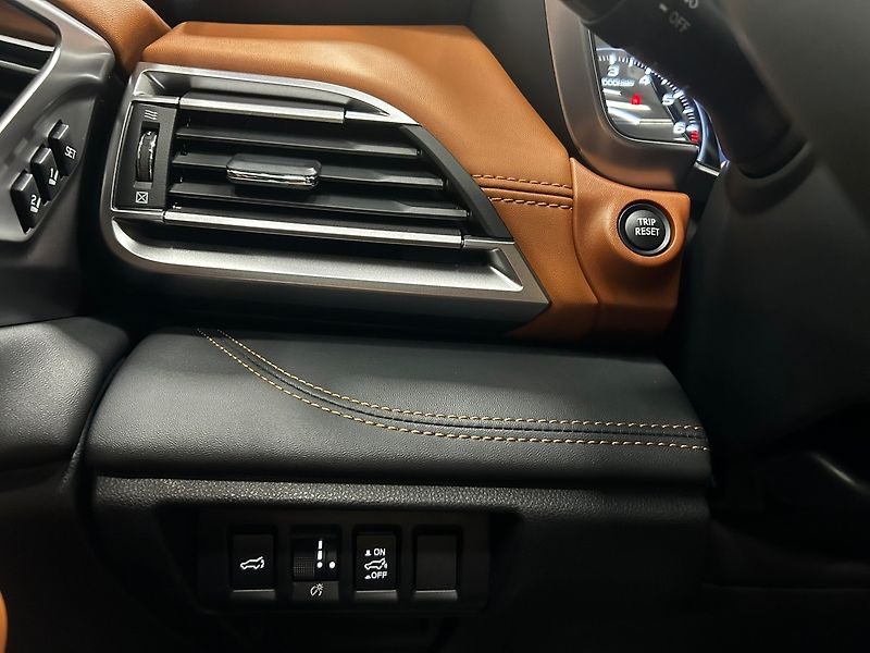 Subaru Outback (2022) 2.5 TOURING 2022 | Záruka - fotka 35 z 44