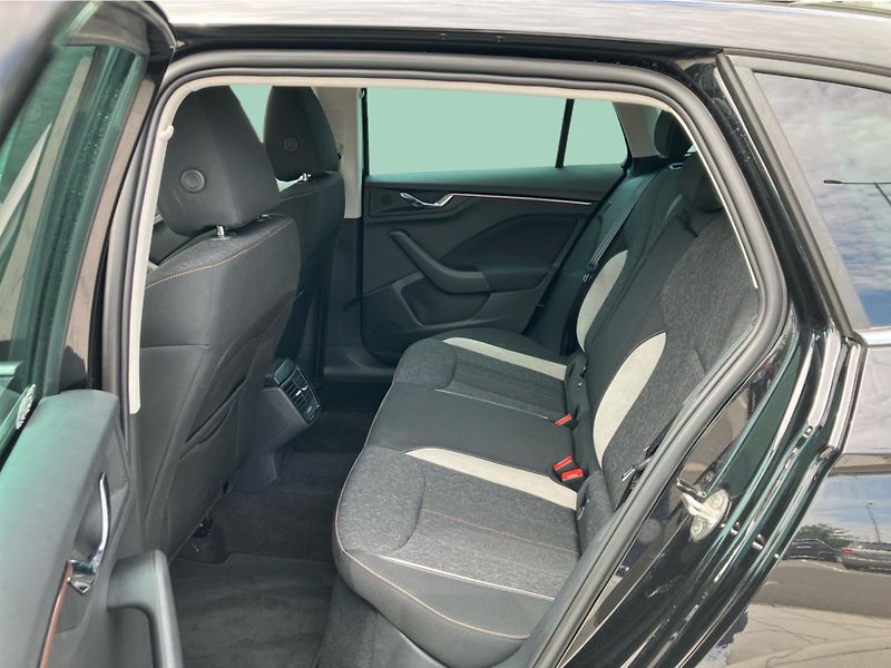Škoda Scala 1.0 TSI 85kW TOP SELECTION DSG - fotka 12 z 30