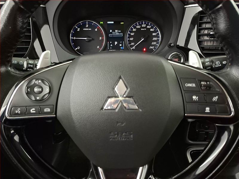 Mitsubishi Outlander (2017) 2.2 DI-D, 4X4, Automat - fotka 17 z 20