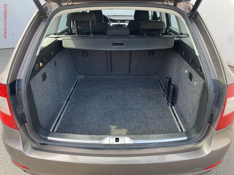 Škoda Superb (2010) 2.0 TDI, DSG, xenon, AC - fotka 7 z 16