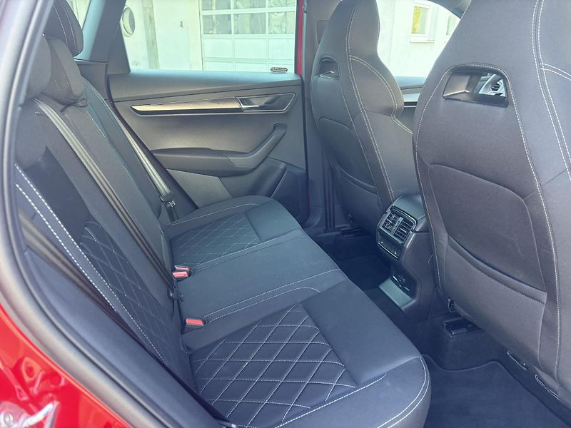 Škoda Karoq 2.0TSi DSG 4x4 Sportline - fotka 16 z 23