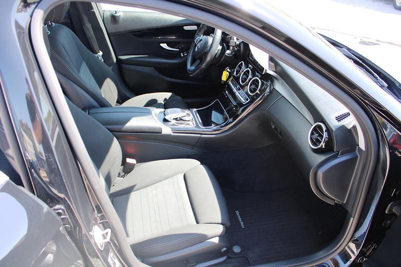 Mercedes-Benz Třídy C (2016) C220CDI NAVI LED TEMPOMAT ALU - fotka 13 z 16